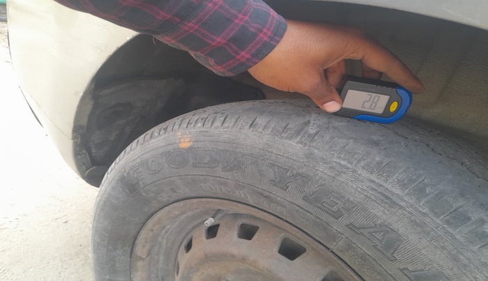 2011 Mahindra Xylo E4, Diesel, Manual, 2,54,025 km, tyre