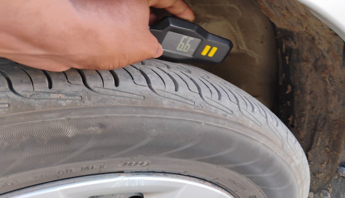 2013 Maruti Swift Dzire VDI, Diesel, Manual, 1,96,337 km, tyre