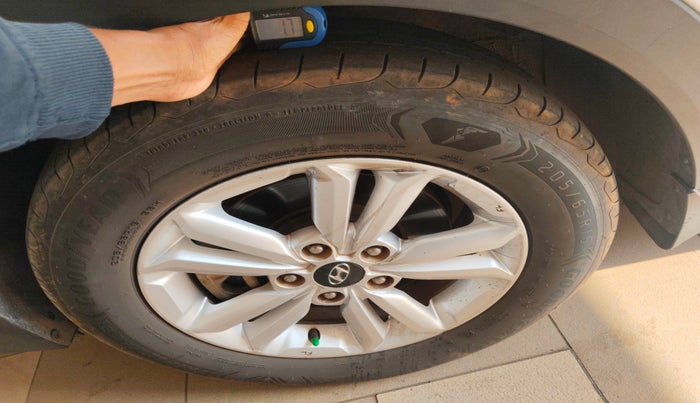 2015 Hyundai Creta SX PLUS 1.6 DIESEL, Diesel, Manual, 1,86,356 km, tyre