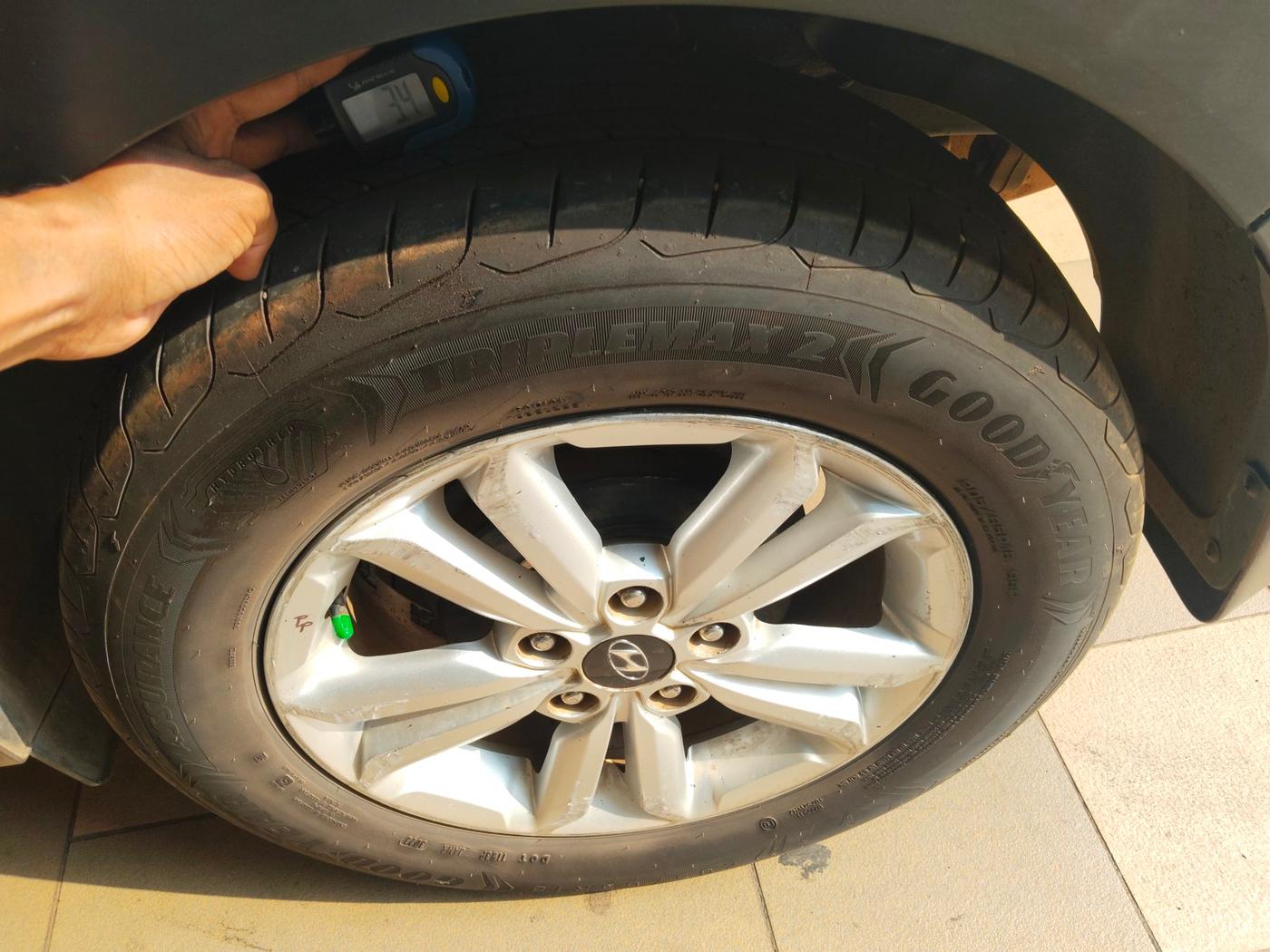 2015 Hyundai Creta SX PLUS 1.6 DIESEL, Diesel, Manual, 1,86,356 km, tyre