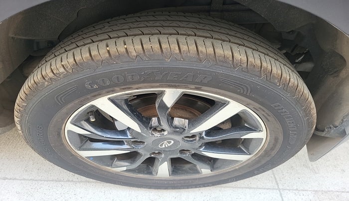 2018 Mahindra XUV500 W11(O), Diesel, Manual, 1,04,470 km, tyre