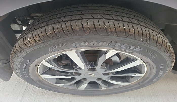 2018 Mahindra XUV500 W11(O), Diesel, Manual, 1,04,470 km, tyre