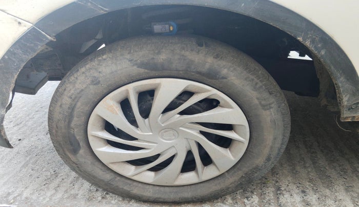 2013 Mahindra Xylo D2, Diesel, Manual, 2,46,736 km, tyre