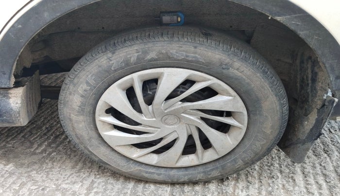 2013 Mahindra Xylo D2, Diesel, Manual, 2,46,736 km, tyre