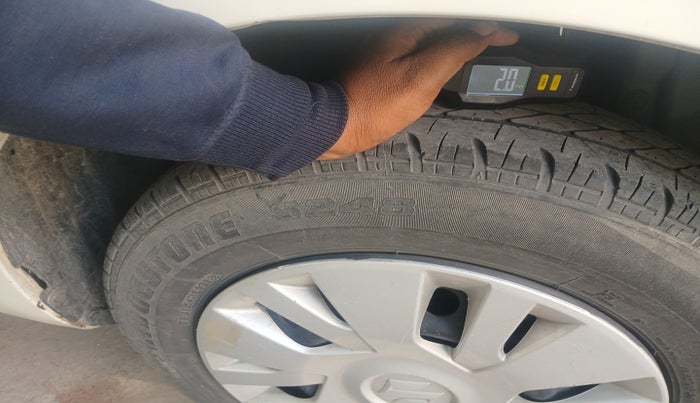 2013 Maruti Swift VXI, Petrol, Manual, 1,01,164 km, tyre