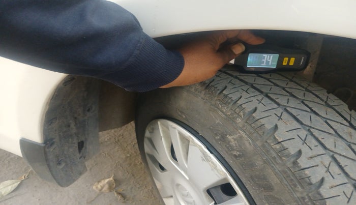 2013 Maruti Swift VXI, Petrol, Manual, 1,01,164 km, tyre