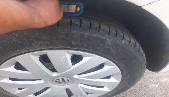 2012 Volkswagen Polo COMFORTLINE 1.2L, Diesel, Manual, 98,831 km, tyre