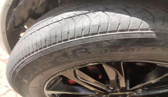 2016 Hyundai New Elantra 1.6 SX MT DIESEL, Diesel, Manual, 77,989 km, tyre