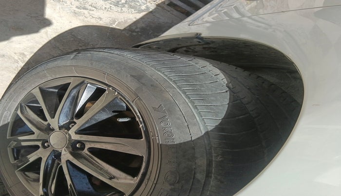 2016 Hyundai New Elantra 1.6 SX MT DIESEL, Diesel, Manual, 77,989 km, tyre