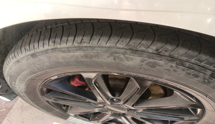 2016 Hyundai New Elantra 1.6 SX MT DIESEL, Diesel, Manual, 77,989 km, tyre