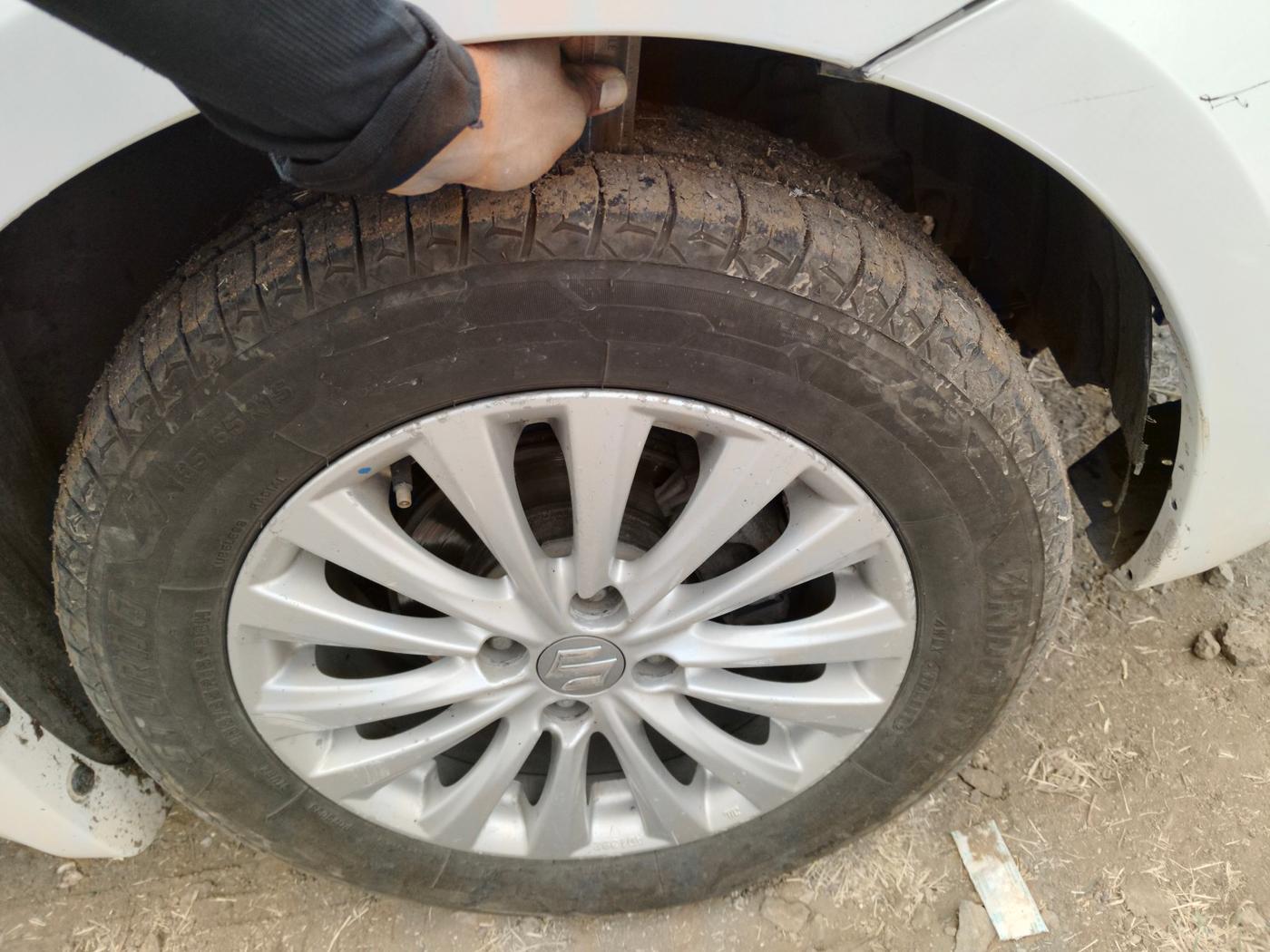 2014 Maruti Ciaz ZDI, Diesel, Manual, 1,06,647 km, tyre