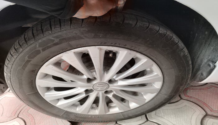 2014 Maruti Ciaz ZDI, Diesel, Manual, 1,06,647 km, tyre