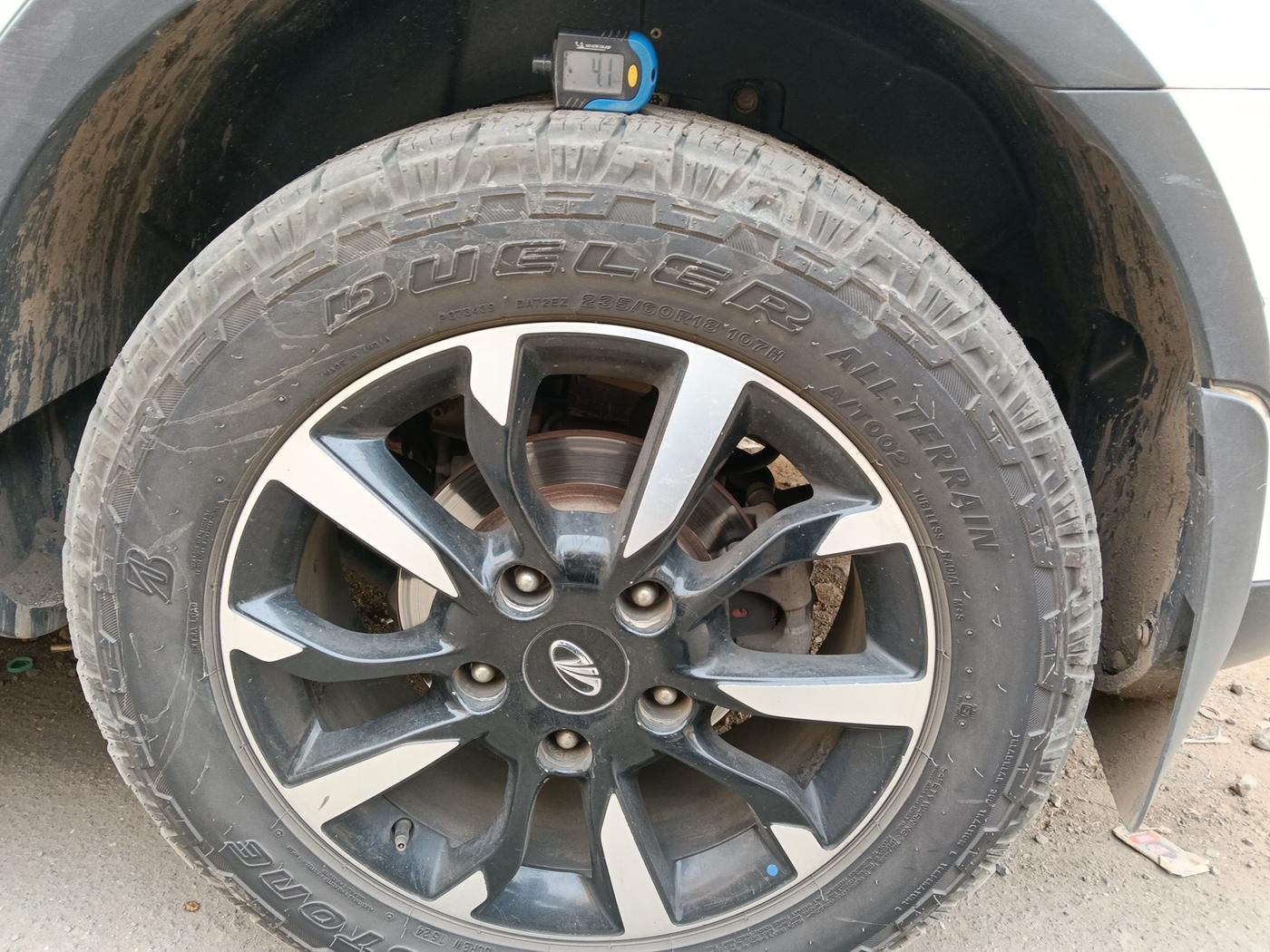 2019 Mahindra XUV500 W11, Diesel, Manual, 1,03,243 km, tyre