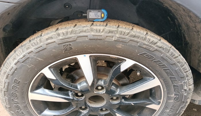 2019 Mahindra XUV500 W11, Diesel, Manual, 1,03,243 km, tyre