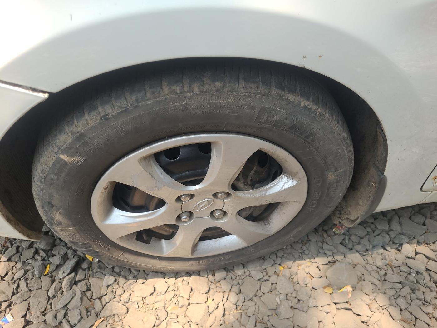 2012 Hyundai Verna FLUIDIC 1.4 VTVT, Petrol, Manual, 1,12,072 km, tyre