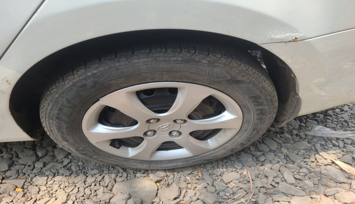 2012 Hyundai Verna FLUIDIC 1.4 VTVT, Petrol, Manual, 1,12,072 km, tyre