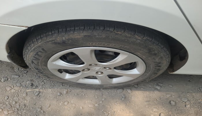2012 Hyundai Verna FLUIDIC 1.4 VTVT, Petrol, Manual, 1,12,072 km, tyre