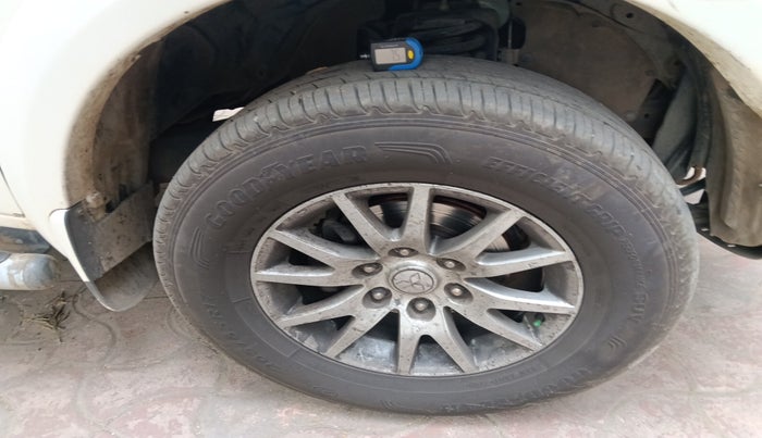 2014 Mitsubishi Pajero Sport 2.5 MT 4X4, Diesel, Manual, 3,30,261 km, tyre