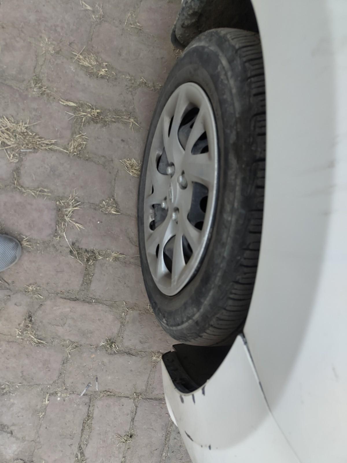 2017 Hyundai Grand i10 SPORTZ (O) 1.2 U2 CRDI, Diesel, Manual, 1,00,599 km, tyre