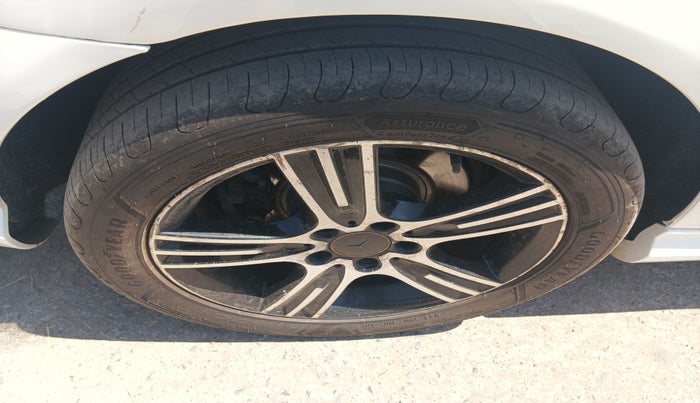 2013 Mercedes Benz C Class C 220 CDI AVANTGARDE, Diesel, Automatic, 1,44,000 km, tyre