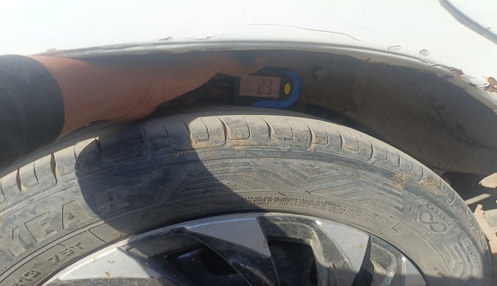 2011 Maruti Alto LXI, Petrol, Manual, 2,38,693 km, tyre