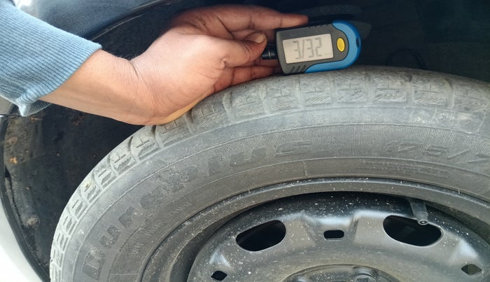 2011 Volkswagen Polo COMFORTLINE 1.2L PETROL, Petrol, Manual, 93,653 km, tyre