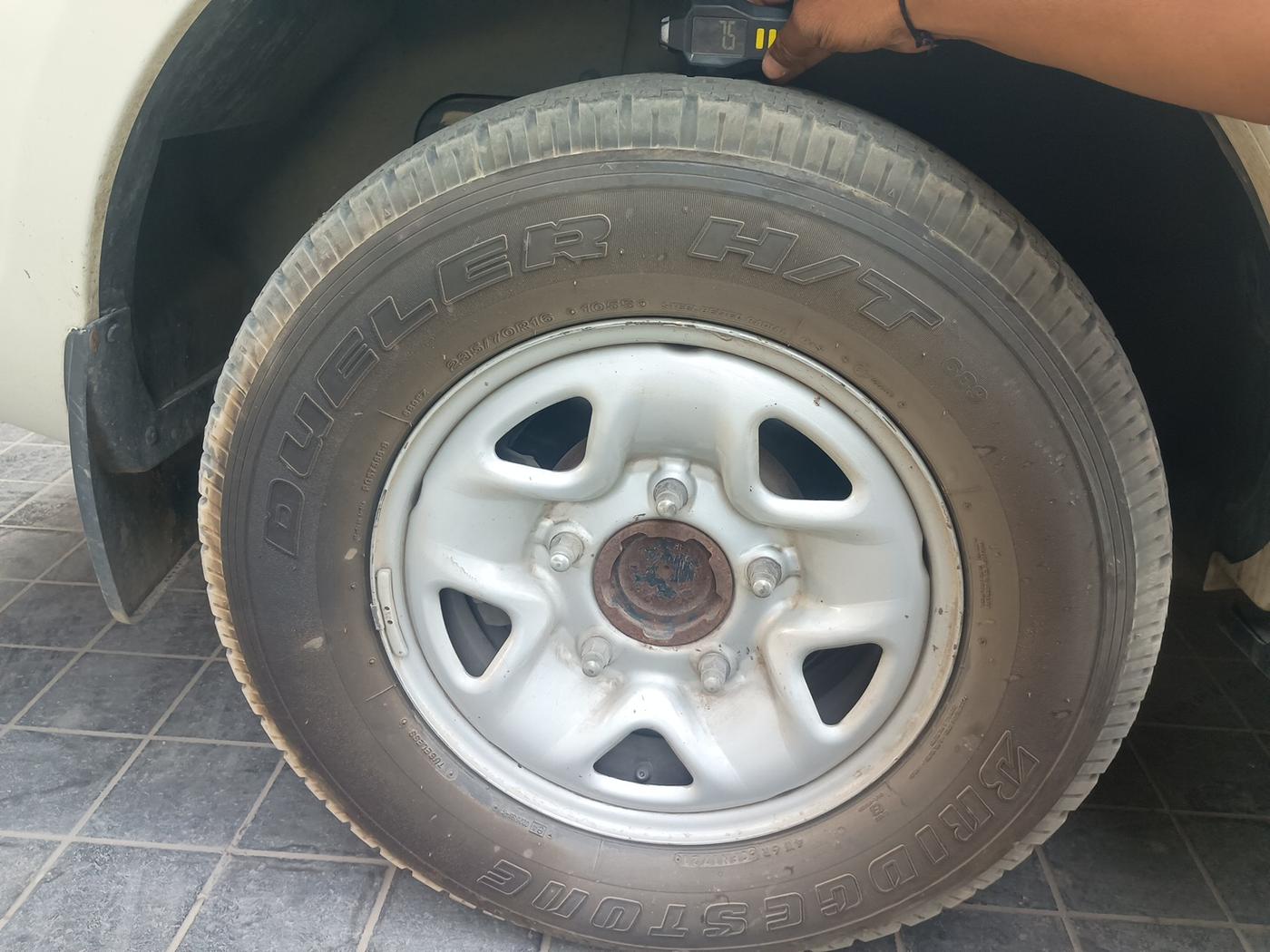 2014 Tata Safari Storme 2.2 EX 4X2, Diesel, Manual, 86,000 km, tyre