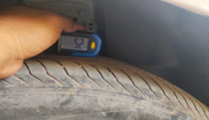 2014 Chevrolet Cruze LTZ, Diesel, Manual, 2,07,476 km, tyre