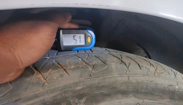 2014 Chevrolet Cruze LTZ, Diesel, Manual, 2,07,476 km, tyre