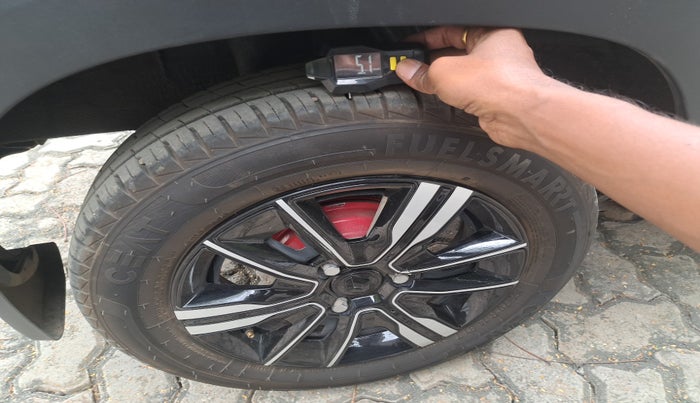 2023 Renault Kwid CLIMBER 1.0 AMT Dual Tone , Petrol, Automatic, 14,714 km, tyre