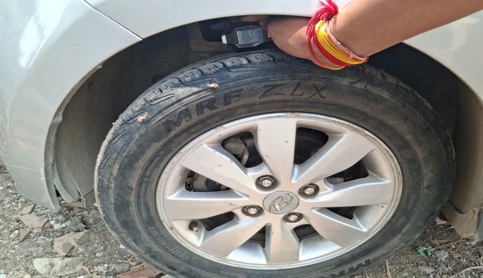 2014 Hyundai Xcent SX 1.2, Petrol, Manual, 75,555 km, tyre