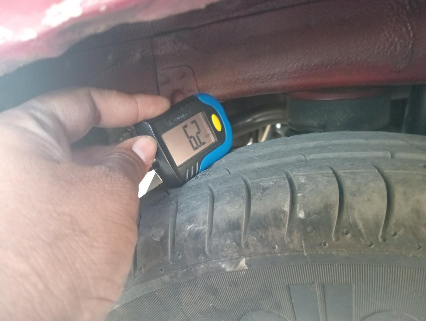 2011 Maruti Alto LXI, Petrol, Manual, 1,05,877 km, tyre