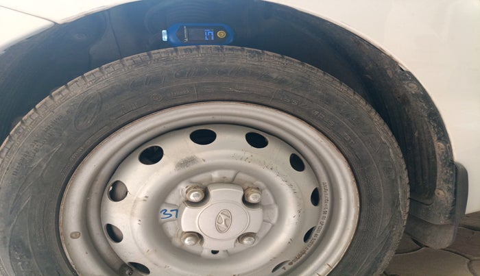 2018 Hyundai Eon ERA +, Petrol, Manual, 32,767 km, tyre