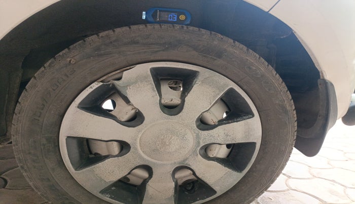 2018 Hyundai Eon ERA +, Petrol, Manual, 32,767 km, tyre