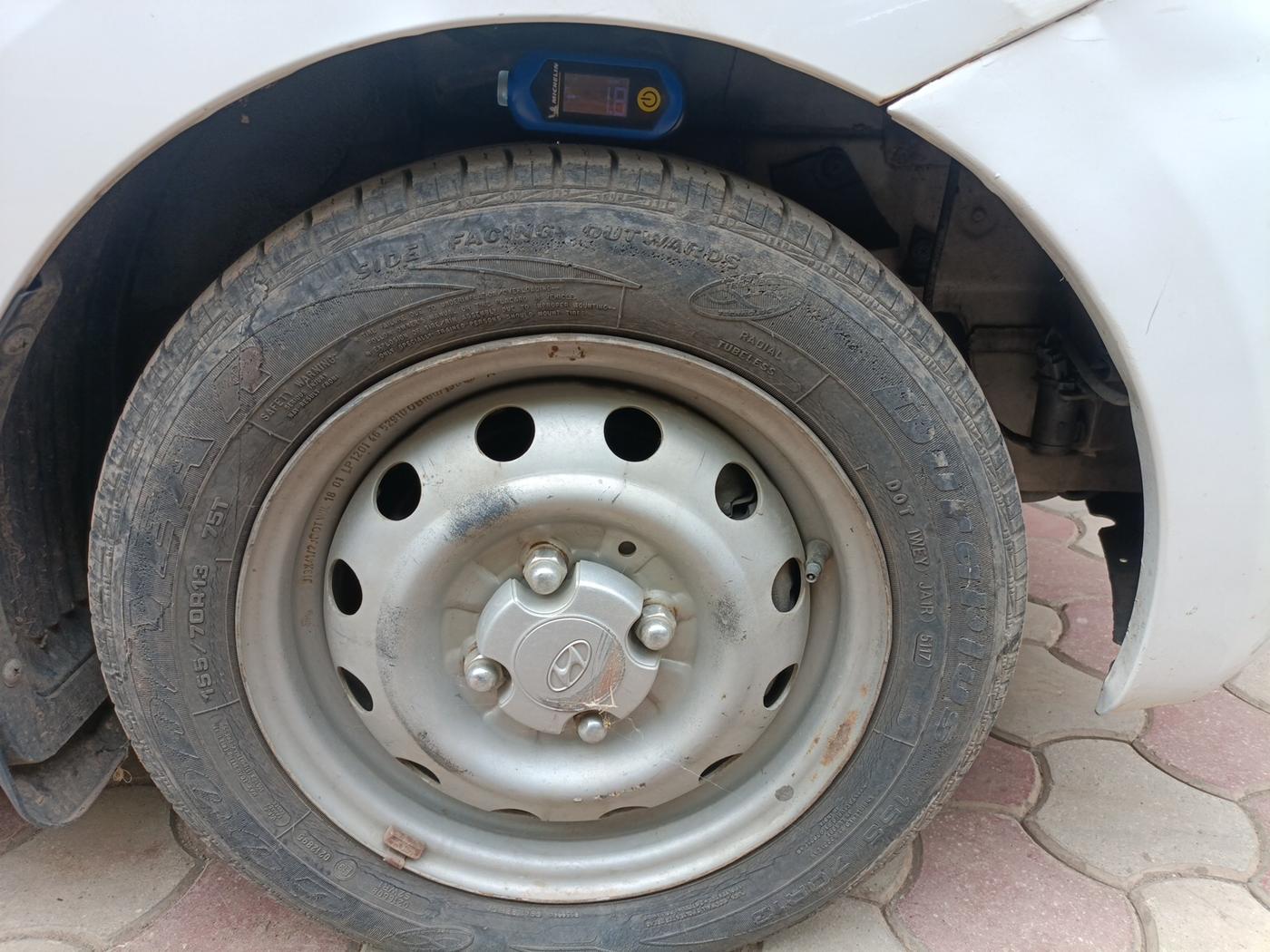 2018 Hyundai Eon ERA +, Petrol, Manual, 32,767 km, tyre