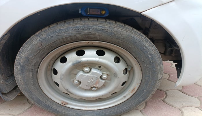 2018 Hyundai Eon ERA +, Petrol, Manual, 32,767 km, tyre