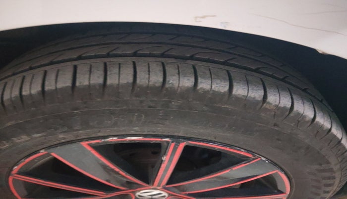 2015 Volkswagen Polo HIGHLINE1.5L, Diesel, Manual, 93,970 km, tyre