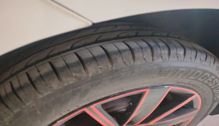 2015 Volkswagen Polo HIGHLINE1.5L, Diesel, Manual, 93,970 km, tyre