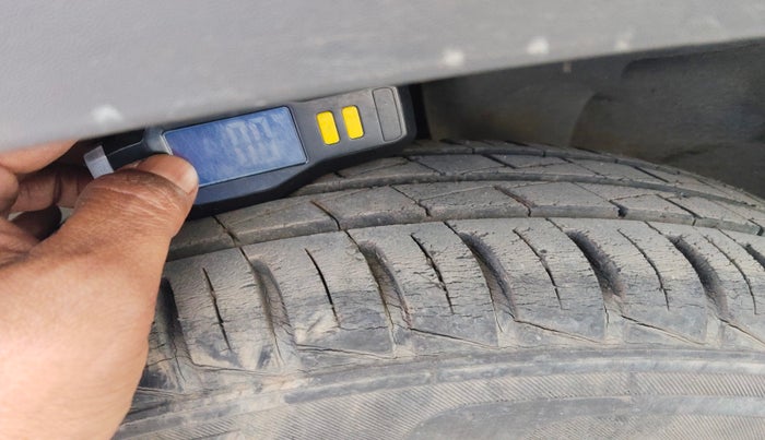 2019 Renault Kwid CLIMBER 1.0 AMT (O), Petrol, Automatic, 1,88,868 km, tyre