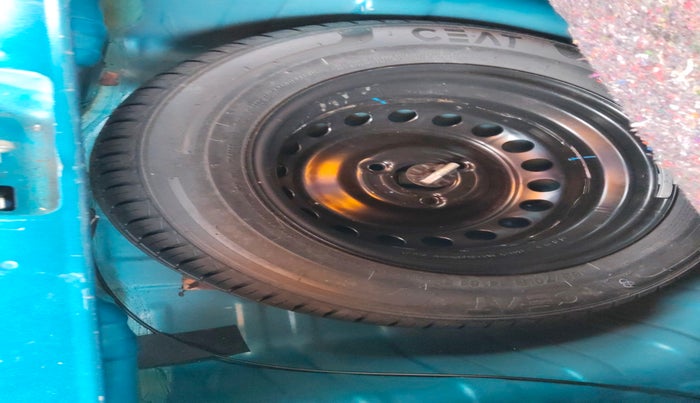 2019 Renault Kwid CLIMBER 1.0 AMT (O), Petrol, Automatic, 1,88,868 km, tyre