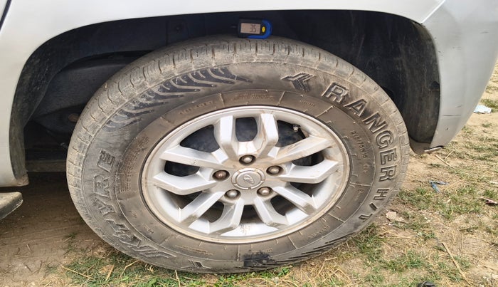 2018 Mahindra TUV300 T8, Diesel, Manual, 1,63,336 km, tyre
