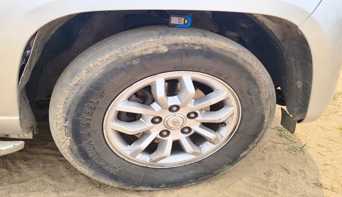 2018 Mahindra TUV300 T8, Diesel, Manual, 1,63,336 km, tyre