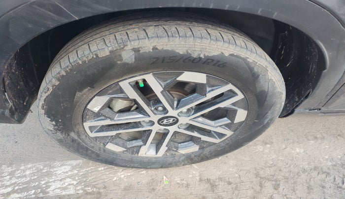 2023 Hyundai VENUE SX 1.5 CRDI, Diesel, Manual, 38,682 km, tyre