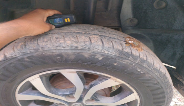 2014 Nissan Terrano XV D THP PREMIUM 110 PS, Diesel, Manual, 1,94,138 km, tyre