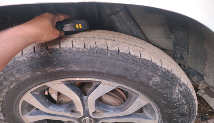 2014 Nissan Terrano XV D THP PREMIUM 110 PS, Diesel, Manual, 1,94,138 km, tyre