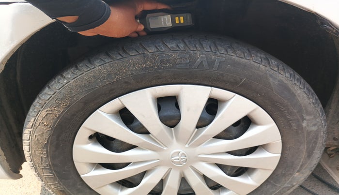 2012 Toyota Etios Liva G, Petrol, Manual, 1,03,589 km, tyre