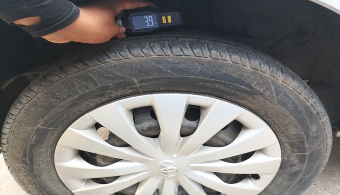 2012 Toyota Etios Liva G, Petrol, Manual, 1,03,589 km, tyre