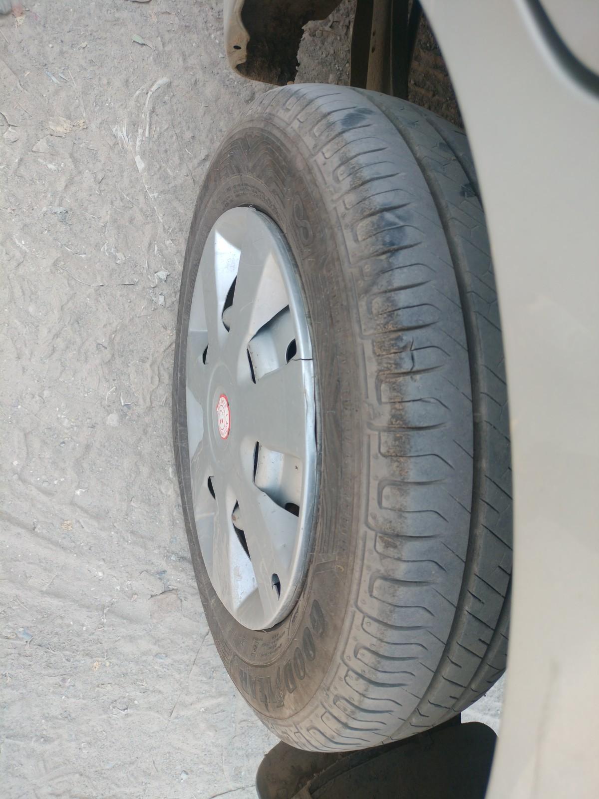 2014 Maruti Wagon R 1.0 LXI CNG, Petrol, Manual, 65,466 km, tyre