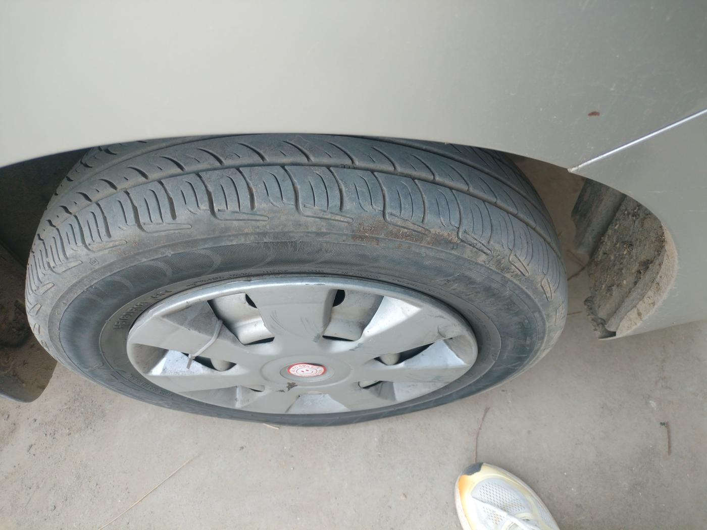 2014 Maruti Wagon R 1.0 LXI CNG, Petrol, Manual, 65,466 km, tyre