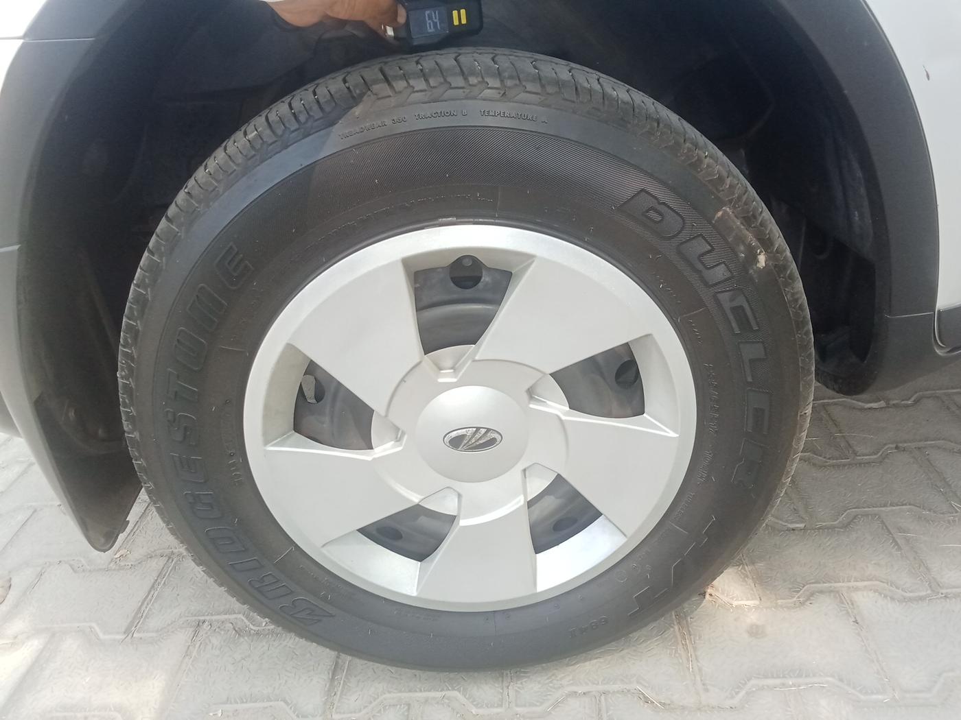 2014 Mahindra XUV500 W6, Diesel, Manual, 79,481 km, tyre